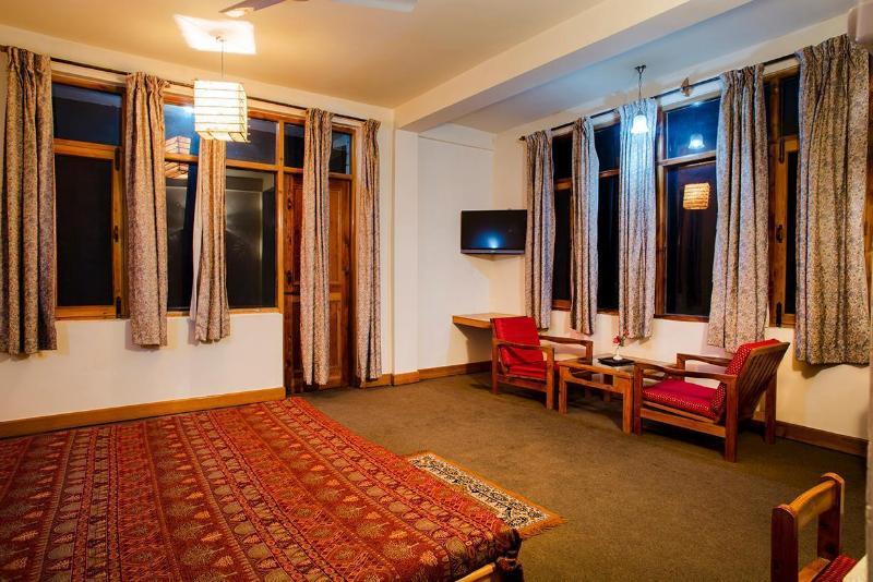 Hotel Manali Continental Екстериор снимка