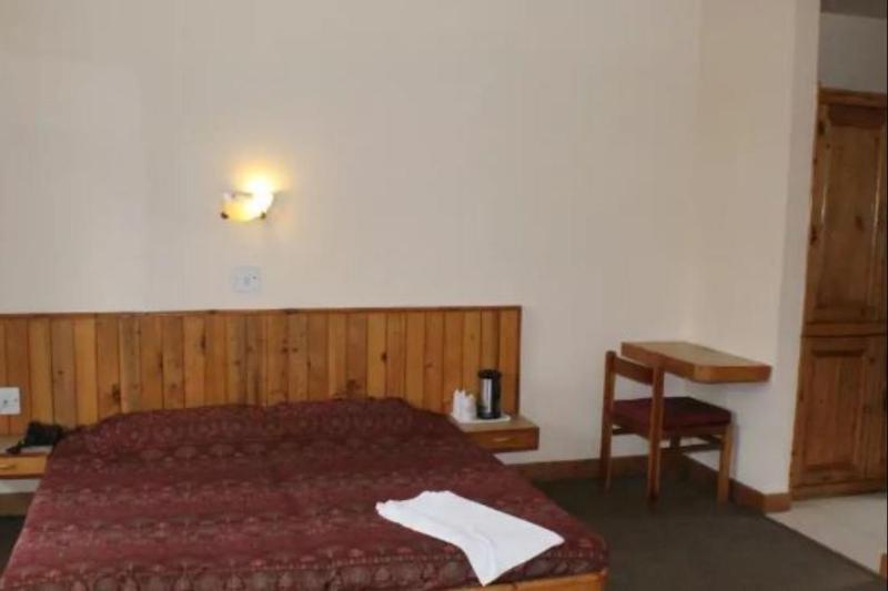 Hotel Manali Continental Екстериор снимка