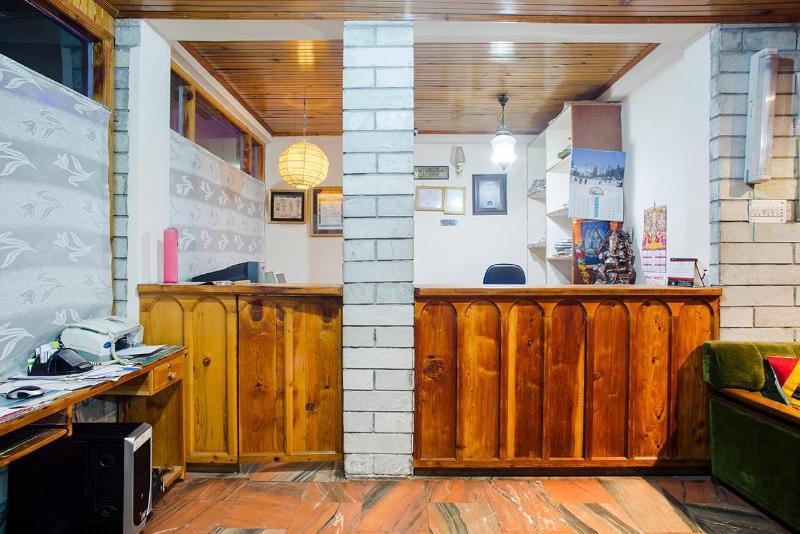Hotel Manali Continental Екстериор снимка