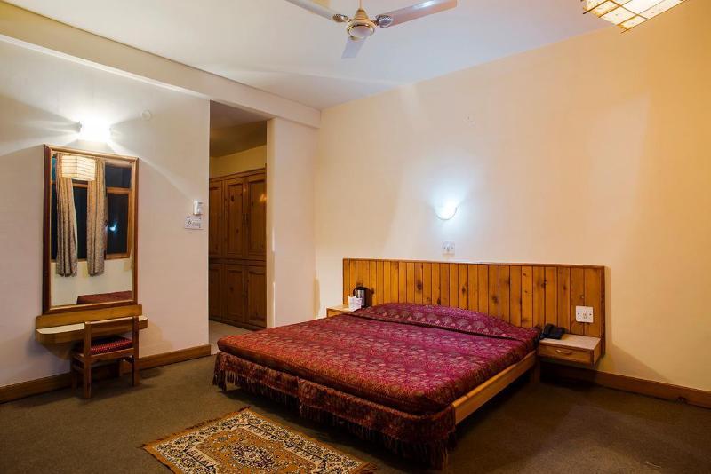 Hotel Manali Continental Екстериор снимка